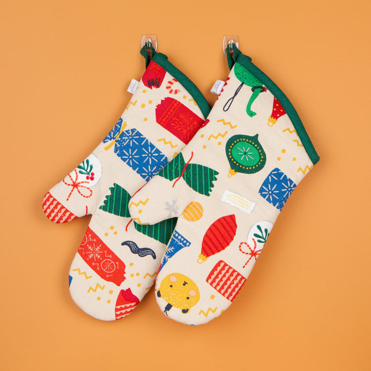 Christmas Charms Packaged Mitts Set of 2