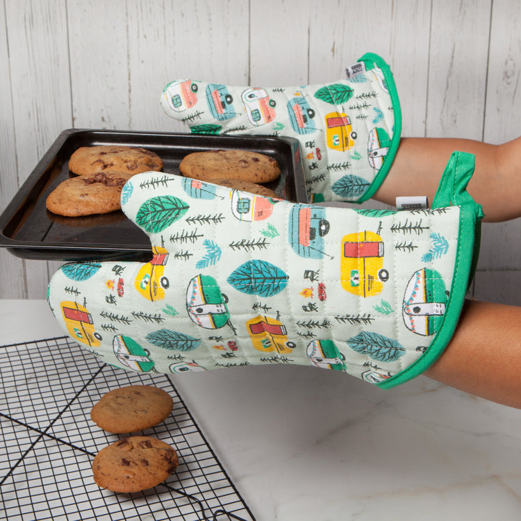 Happy Camper Chef Oven Mitt