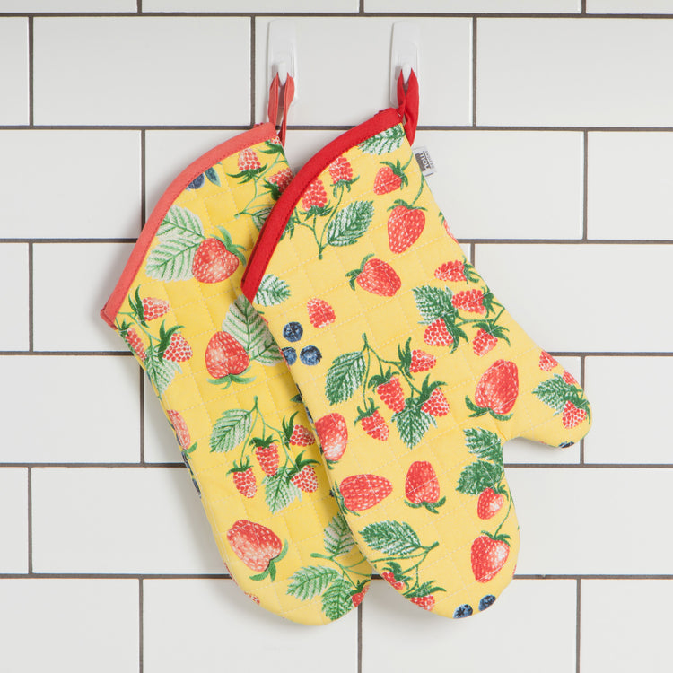 Berry Patch Quilted Oven Mitt
