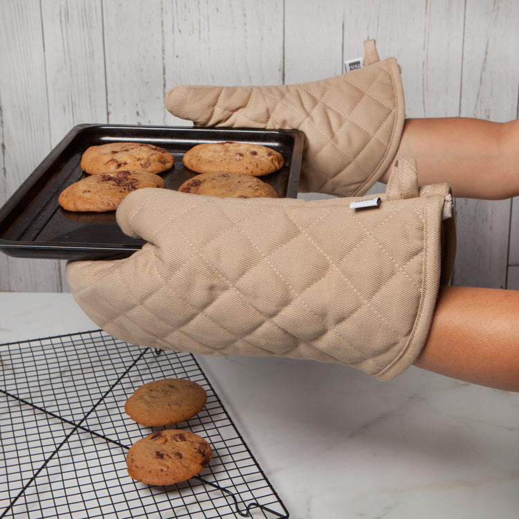 Superior Sandstone Oven Mitt