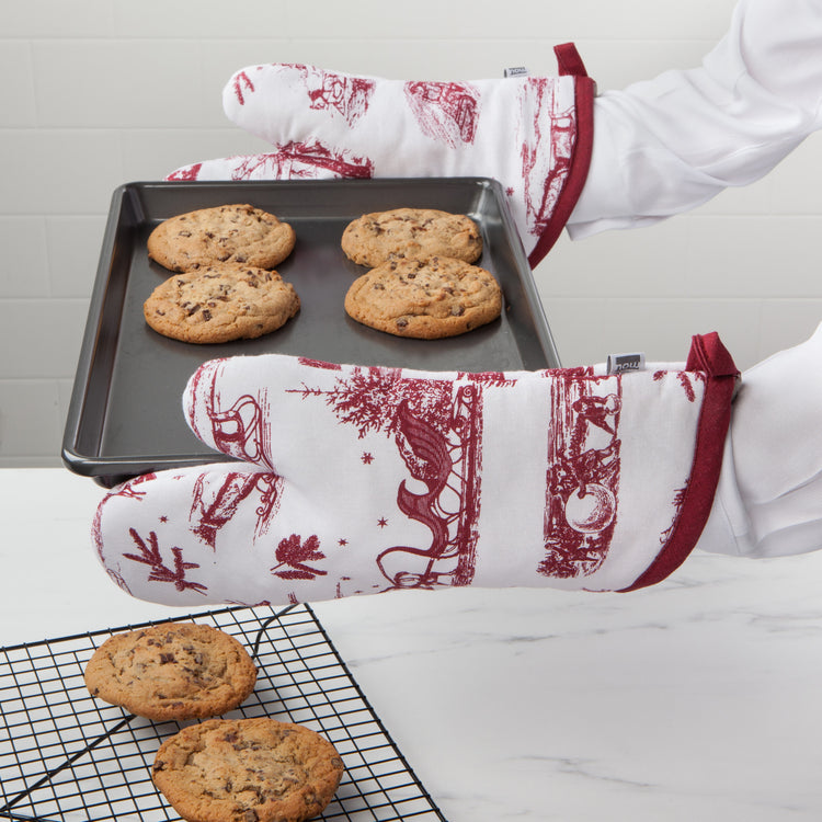 Winter Toile Classic Oven Mitt